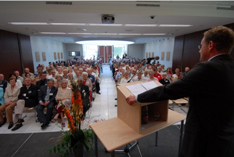 Begrüßung durch Dr. Rüdiger Fuchs, Mitglied des Vorstands der STIFTUNG HAUS der action 365'