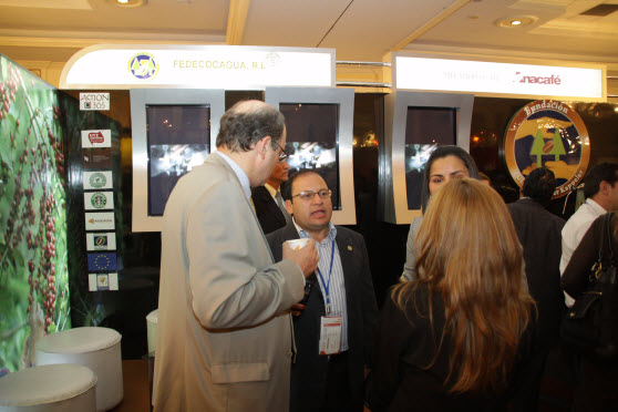 Von links nach rechts: Ulrich Gurtner, Geschäftsführer Fedecocagua, Gerardo Alberto de León, Marketing Manager von Fedecocagua, Onelia Fernandez, Geschäftsbereich Export & Logistics von Fedecocagua, Elsy Rios, Geschäftsbereich Marketing von Fedecocagua