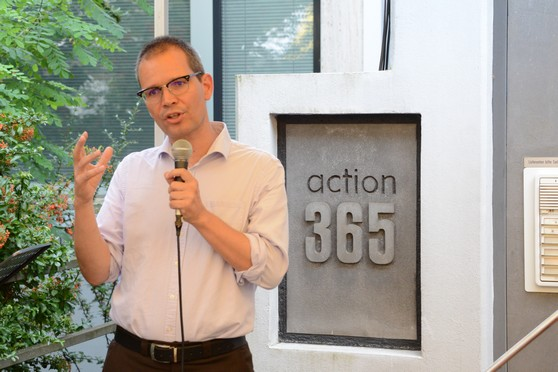 Mit einem erkenntnisreichen Vortrag zum Thema 'Begegnungen zwischen Christen und Muslimen' führte Pater Tobias Specker SJ, Professor an der Philosophisch-Theologischen Hochschule St. Georgen, in das Schwerpunktthema des Sommertreffs 2016 ein und regte die interessierte Zuhörerschaft zu einer lebhaften Diskussion an. Fotos: Ernst Herb