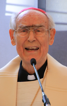 Energisch erinnerte Erzbischof Alfons Nossol in seiner Ansprache: 'Denn große Christen nahmen an der Gründung des vereinten Europas als Werte- und Kulturgemeinschaft teil. Bitten wir in unserem heutigen Sommerfest und ganz besonders in diesem Gottesdienst darum, dass unser Europa ein wahres Europa, eine Heimat aller Europäer werden möchte und als Heimat bleibt, die wir gemeinsam, kreativ, beispielhaft lieben und dazu stehen - eben als wahre Christen.' (Bild: Ute Victor)