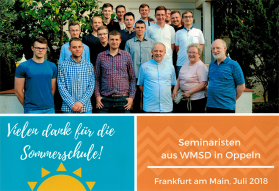 Die Sommerschüler aus den Diözesen Opole (Oppeln) und Gliwice (Gleiwitz) zusammen mit ihrem Regens Prof. Dr. Andrzej Anderwald (1. Reihe, 3. von rechts), der Leiterin Gerlinde Back (1. Reihe 2. von rechts) und dem Vorstandsmitlied Matthias Copray (1. Reihe rechts).