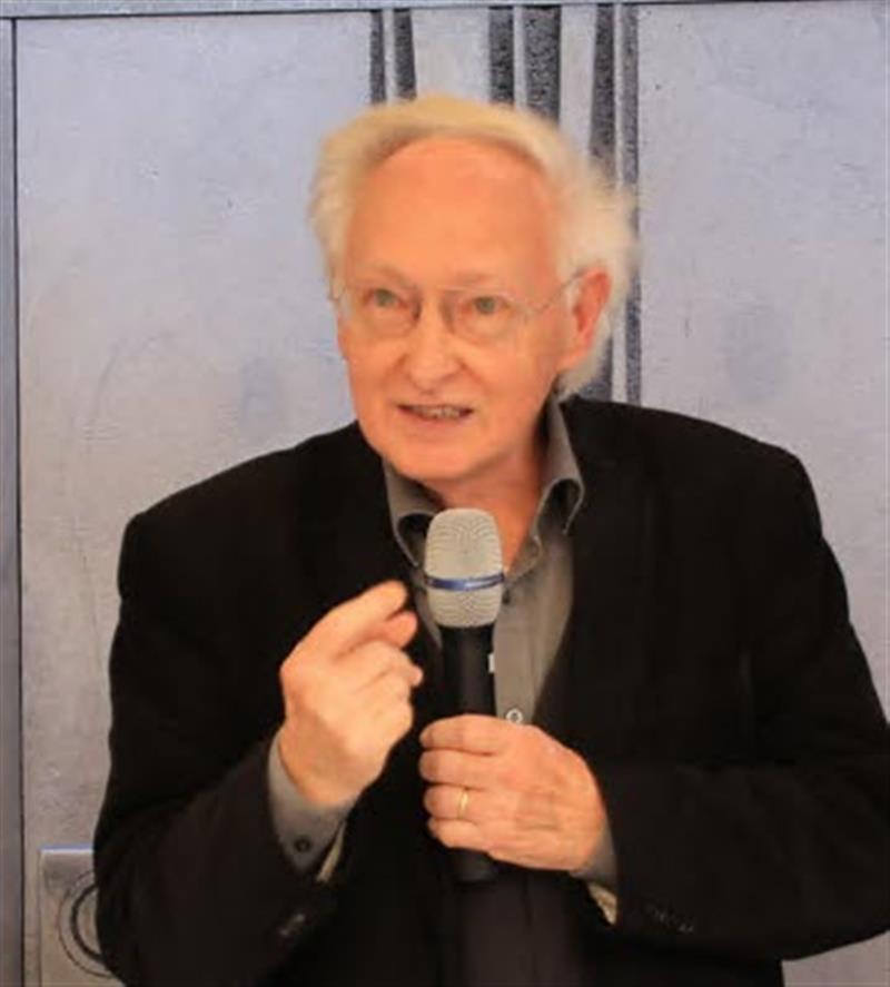 Prof. Gottfried Pott erläutert seine Leitgedanken  auf dem Sommertreff der action 365 im Jahr 2018 (Foto: Ute Victor)