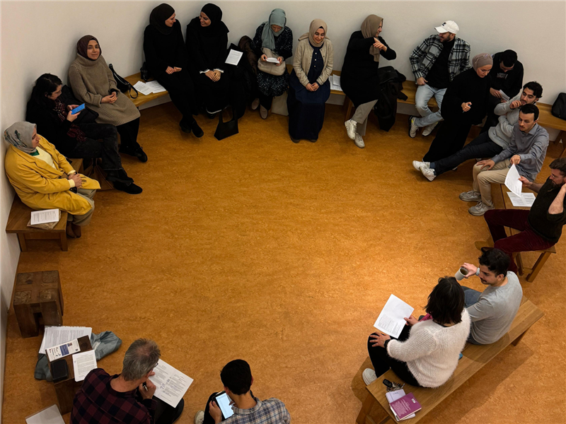 Ein spannendes Miteinander: Heilige Schriften in der eigenen wie in anderen Religionen berühren über Raum und Zeit hinweg Menschen.