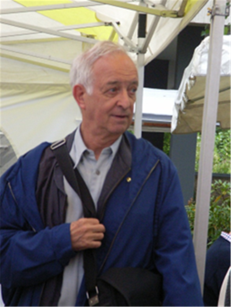 Gundikar Hock SJ (1936 - 2025) bei einem der letzten Sommerfeste im Haus der action 365 in Frankfurt. Er war eigens aus Berlin angereist, um einige Freunde und Bekannte zu treffen.