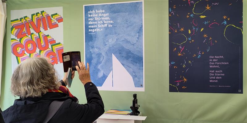 Oftmals wurden die verschiedenen Motive der Wandgestaltung fotografiert, um sie 'mit nach Hause zu nehmen'. 